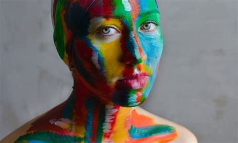 Can You Use Acrylic Paint on Your Face? And Why Would You Even Consider Painting Your Thoughts?