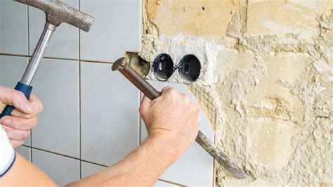 How to Remove Paint from Bathroom Tiles: A Comprehensive Guide