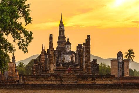  Sukhothai-valtakunnan perustaminen: 1300-luvun Thaimaan poliittinen ja uskonnollinen muutos